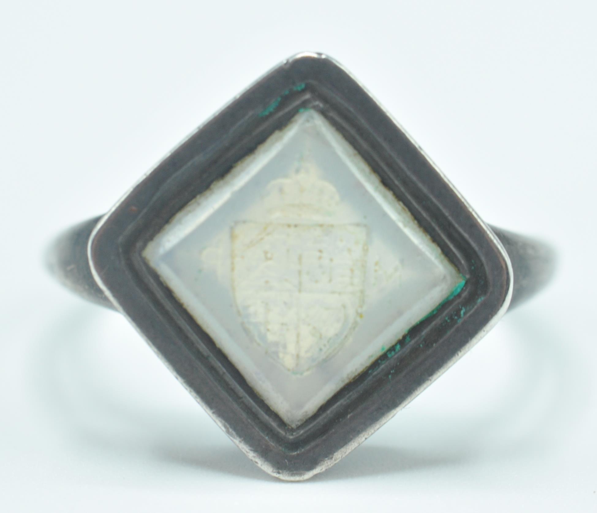 GEORGIAN QUEEN MARY I CREST INTAGLIO RING - Image 2 of 5