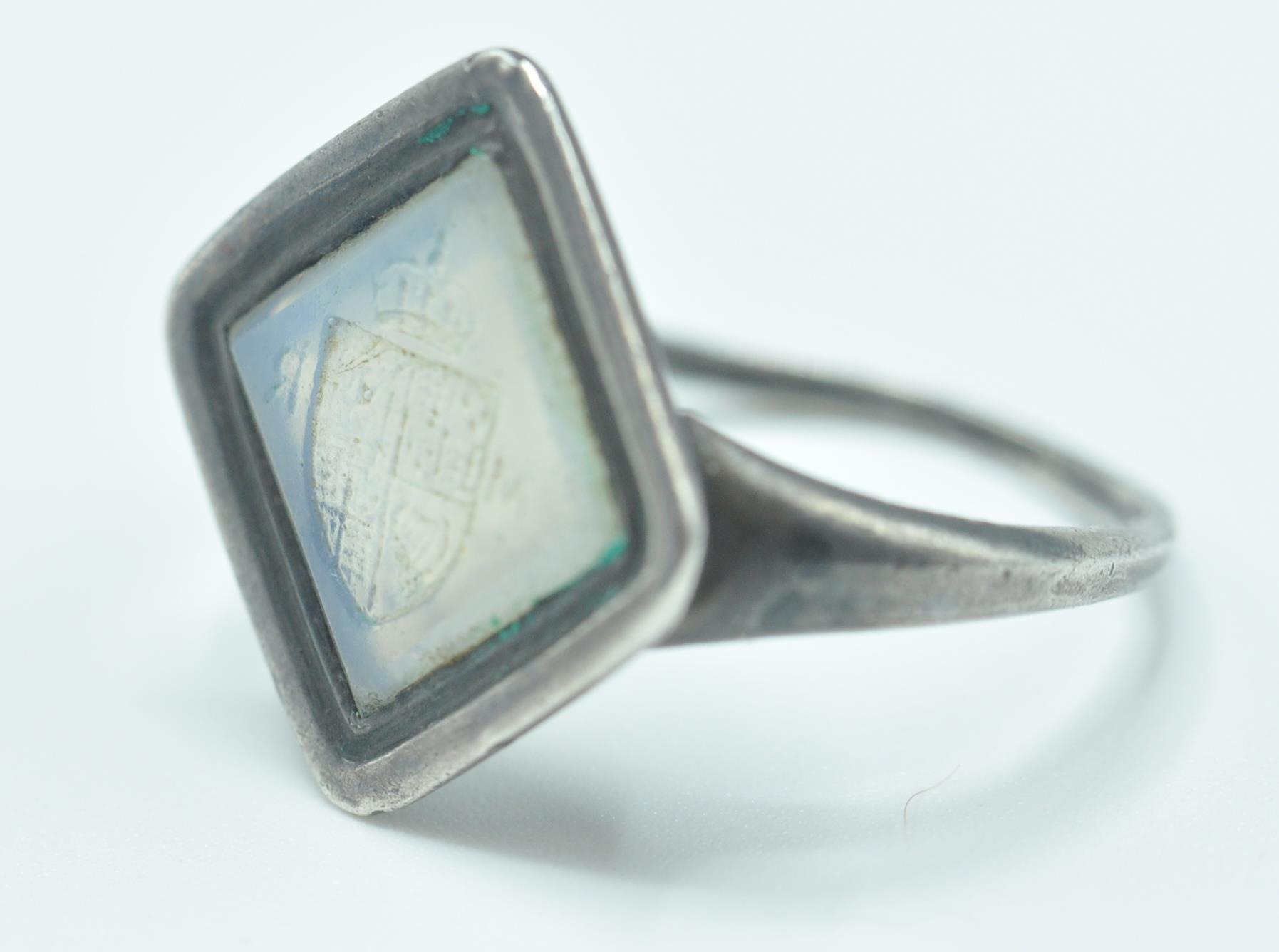 GEORGIAN QUEEN MARY I CREST INTAGLIO RING - Image 3 of 5