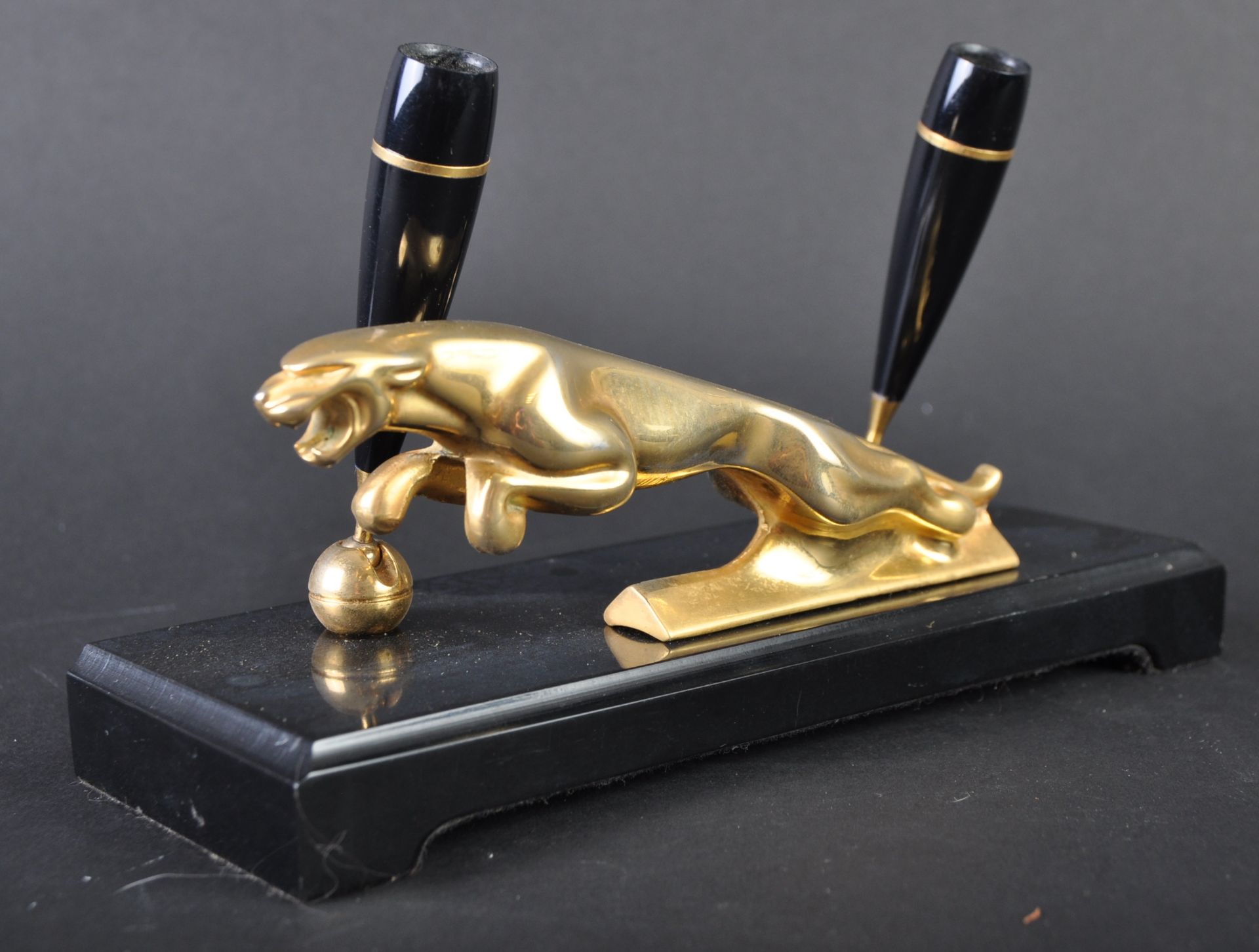 JAGUAR - 1980S OFFICIALLY MADE DESKTOP PEN STAND - Image 2 of 5