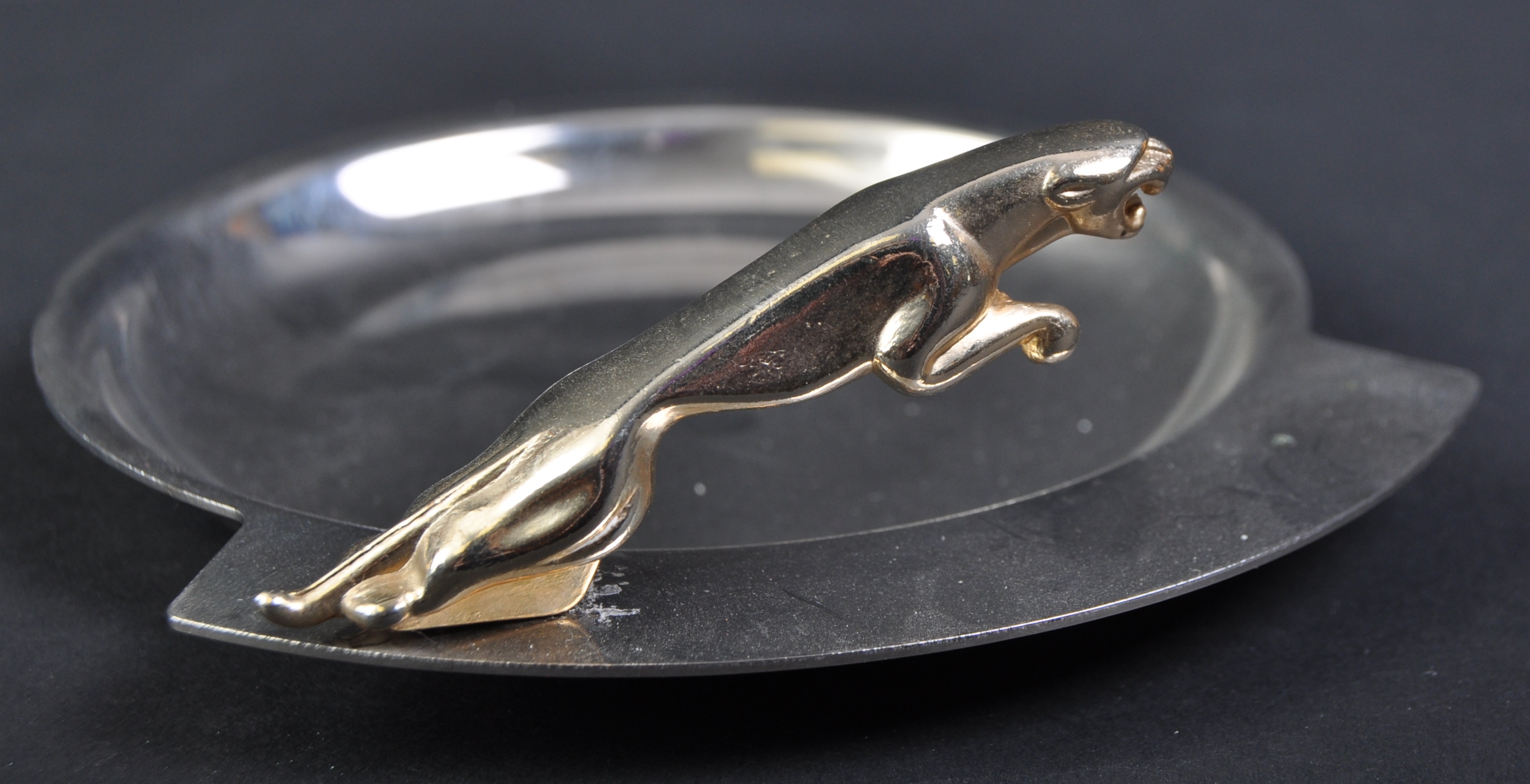 JAGUAR - 20TH CENTURY LEAPER MASCOT TOPPED ASHTRAY - Image 2 of 3