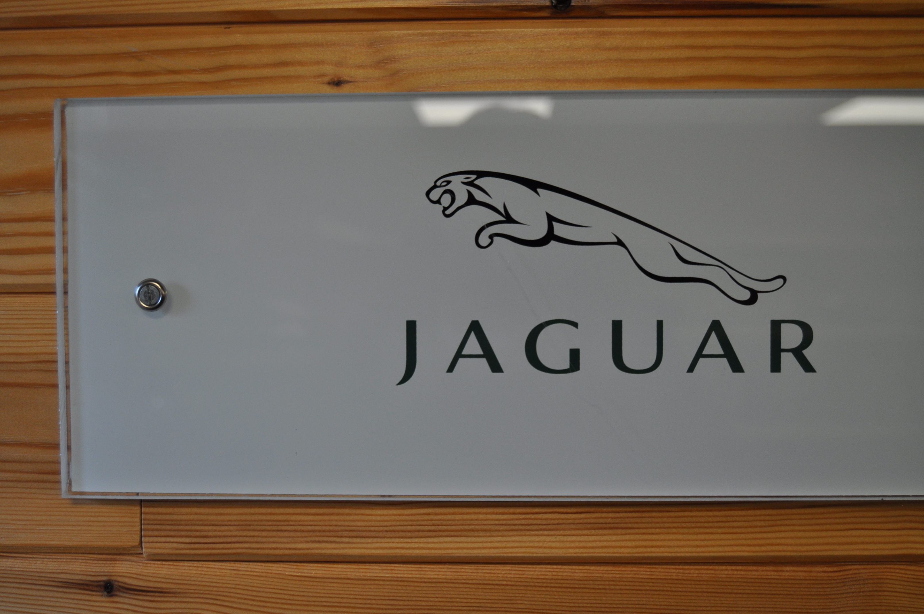 JAGUAR - ORIGINAL APPROVED DEALER JAGUAR SIGN - Image 2 of 3