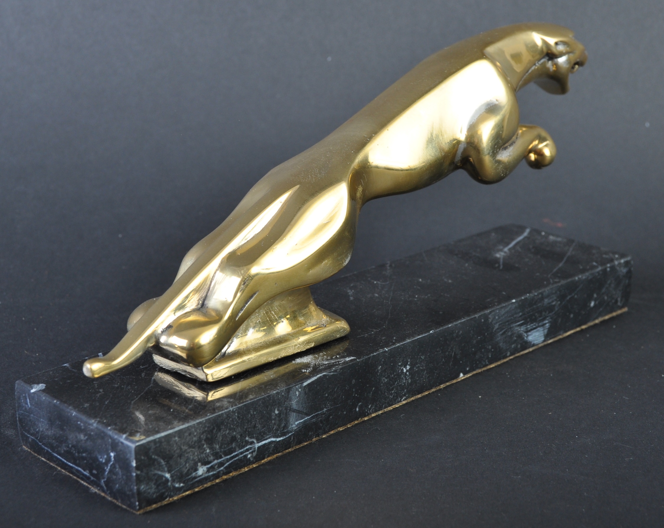 JAGUAR MASCOT - LARGE 20TH CENTURY BRASS LEAPER - Image 2 of 5