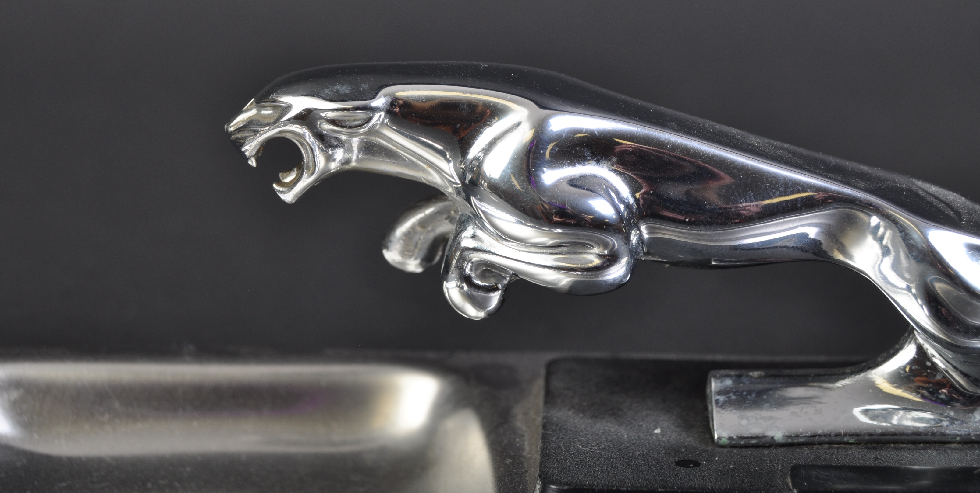 JAGUAR - STAINLESS STEEL ASHTRAY WITH LEAPER MASCOT - Image 4 of 5