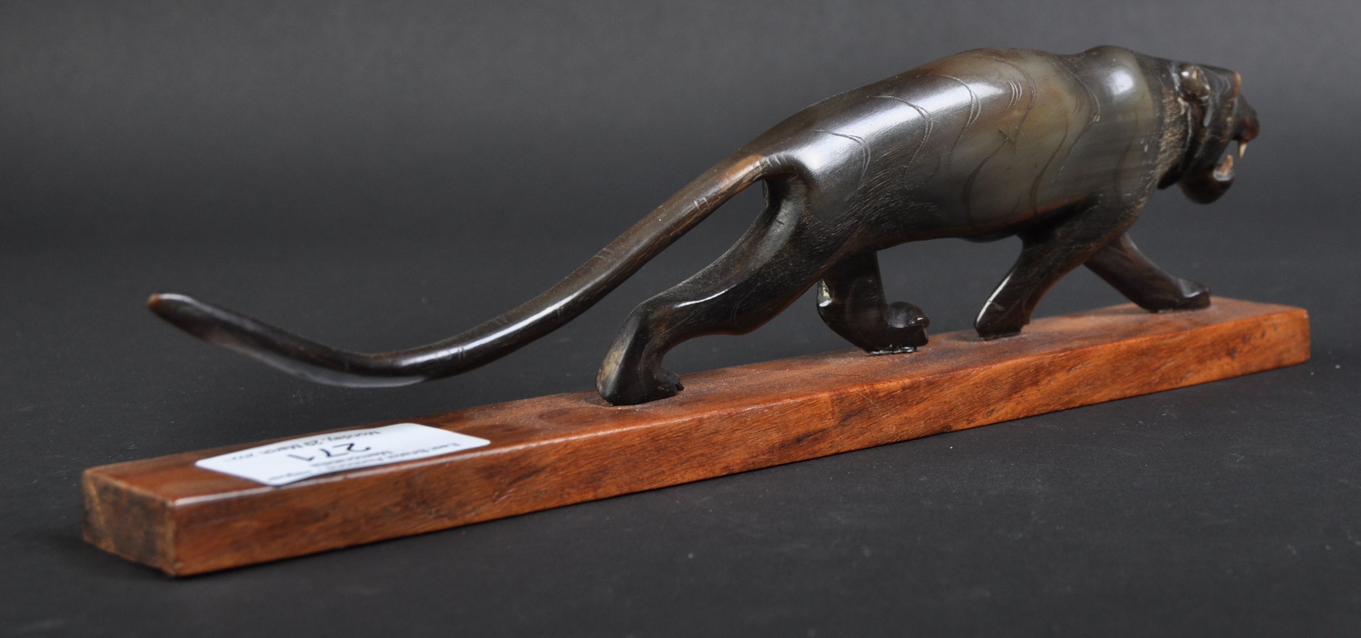 JAGUAR - 20TH CENTURY CARVED HORN JAGUAR STATUE - Image 2 of 5