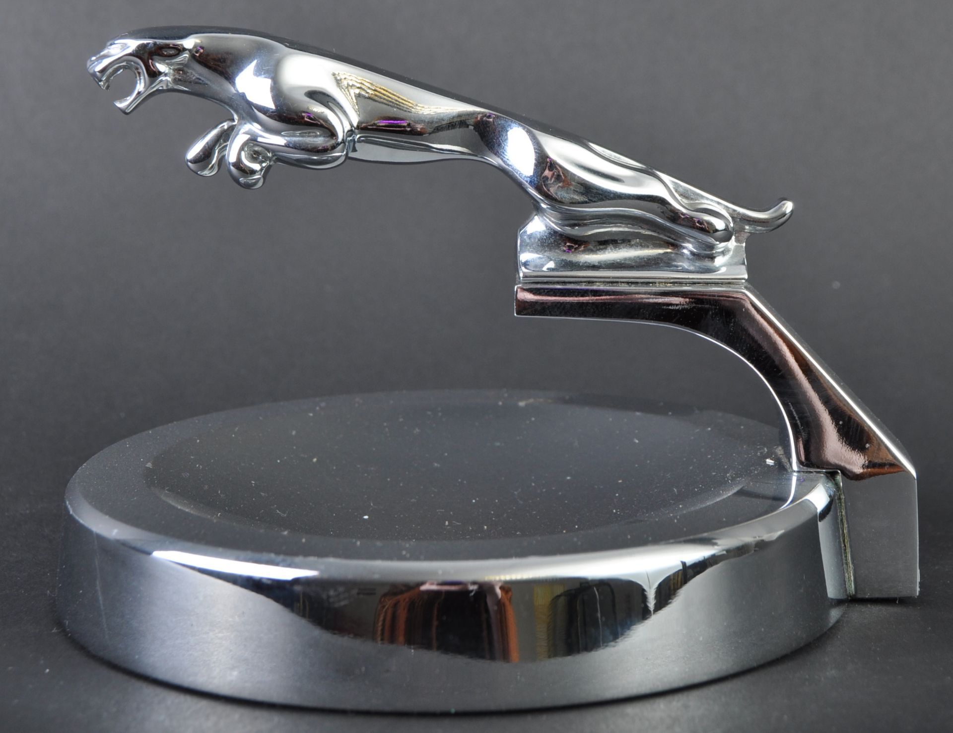 JAGUAR - LEAPER MASCOT TOPPED CHROME ASHTRAY