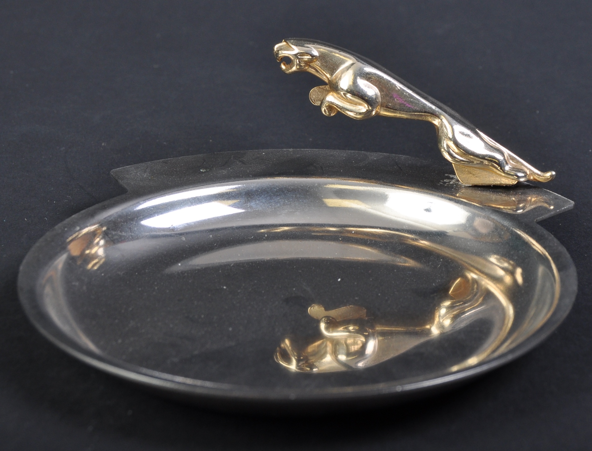 JAGUAR - 20TH CENTURY LEAPER MASCOT TOPPED ASHTRAY