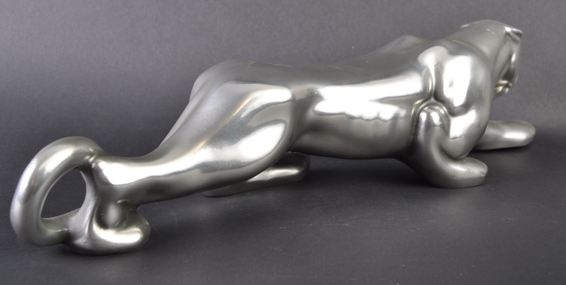 JAGUAR - LARGE 20TH CENTURY ALUMINIUM JAGUAR STATUE - Image 2 of 4