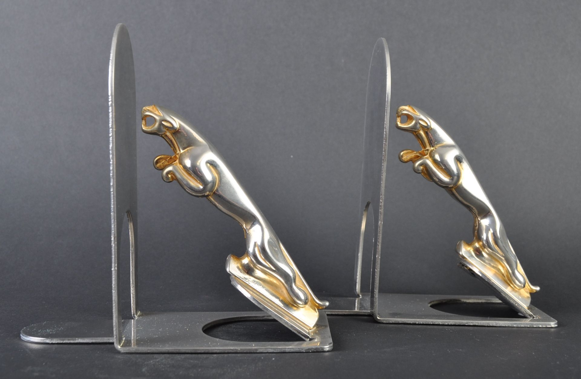 JAGUAR - PAIR OF ORIGINAL STAINLESS STEEL BOOKENDS - Bild 3 aus 5