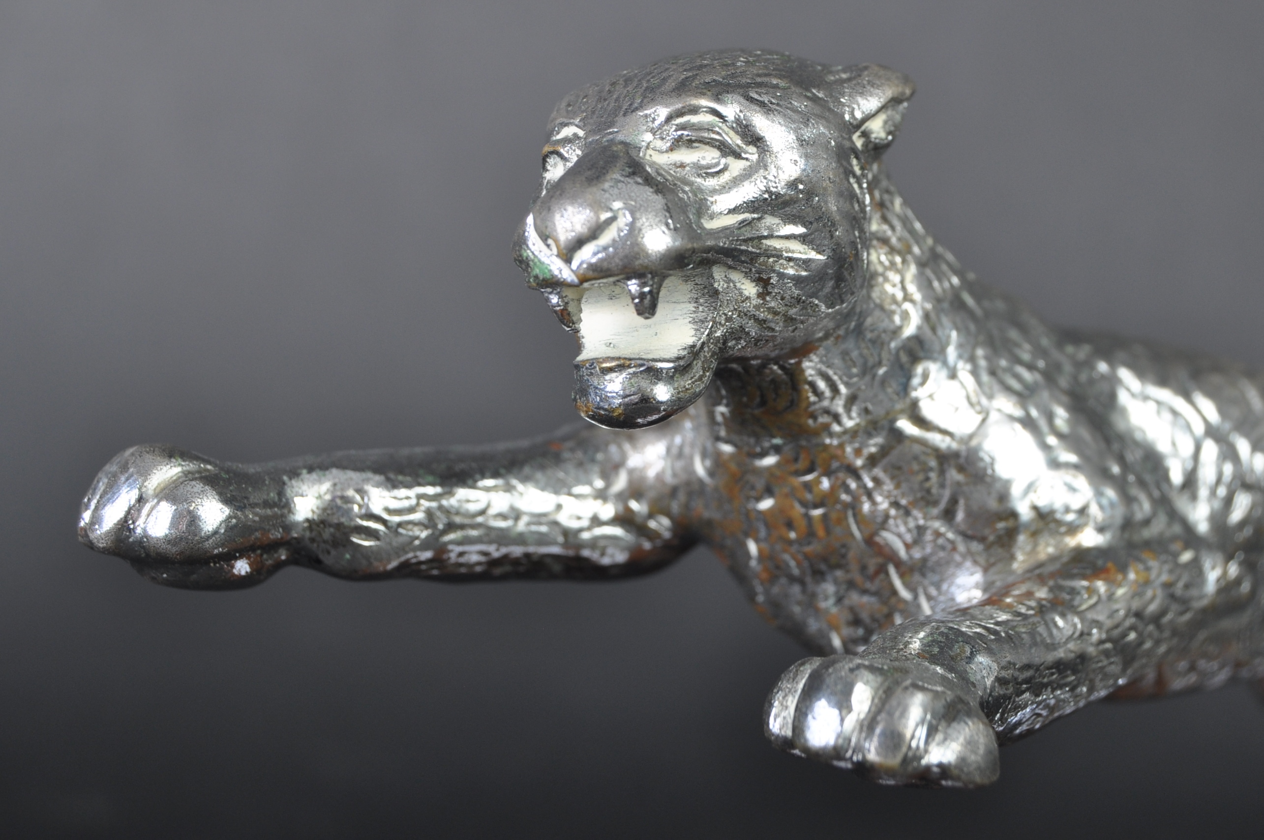 ORIGINAL VINTAGE 1930S DESMO LEAPING CAT CAR MASCOT - Image 4 of 5