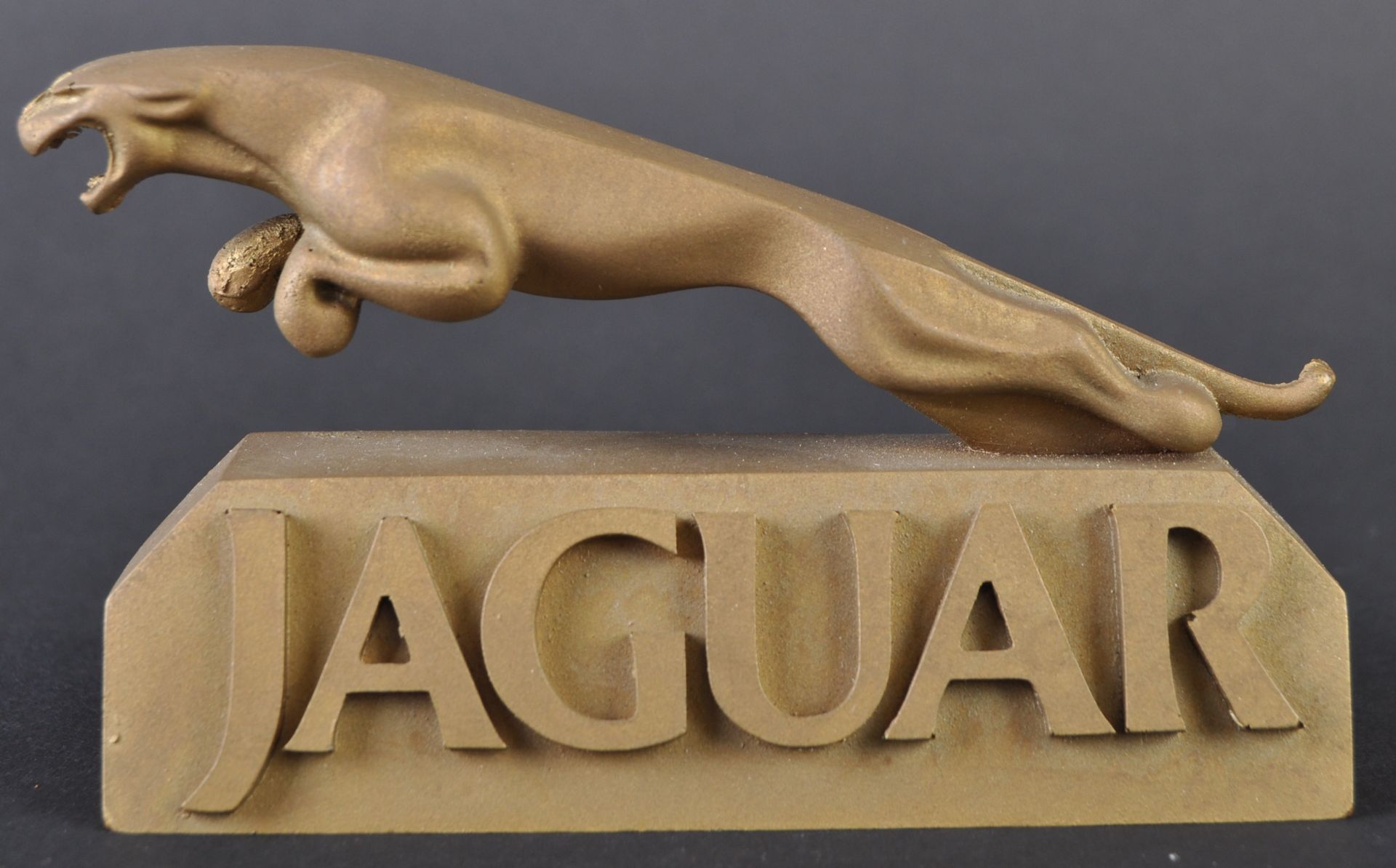 JAGUAR - UNUSUAL SHOWROOM RESIN JAGUAR MASCOT DISPLAY - Image 3 of 5