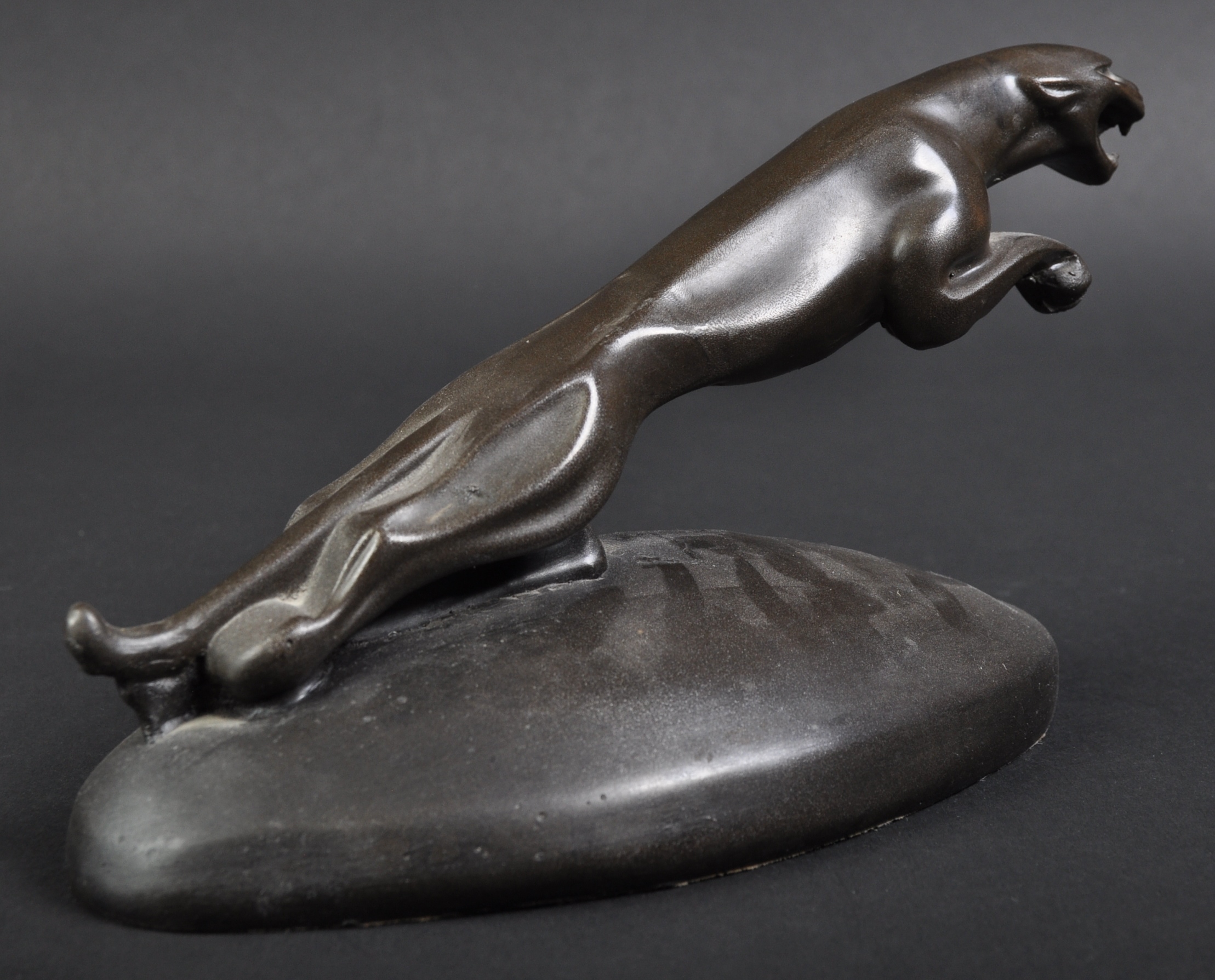 JAGUAR MASCOT - UNUSUAL 20TH CENTURY BRONZE VINTAGE LEAPER - Image 2 of 4