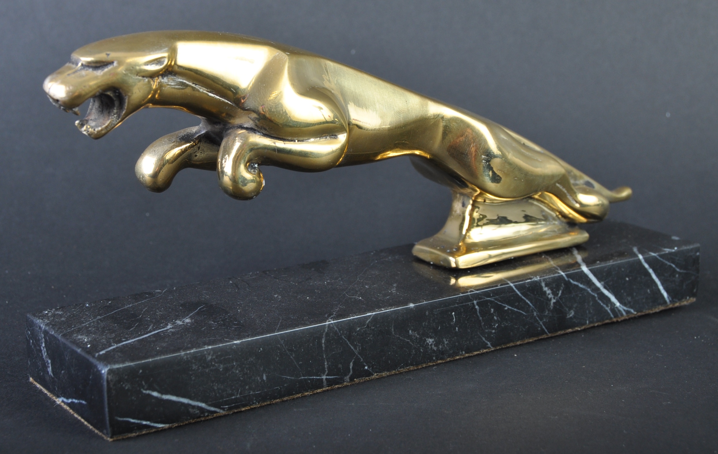 JAGUAR MASCOT - LARGE 20TH CENTURY BRASS LEAPER