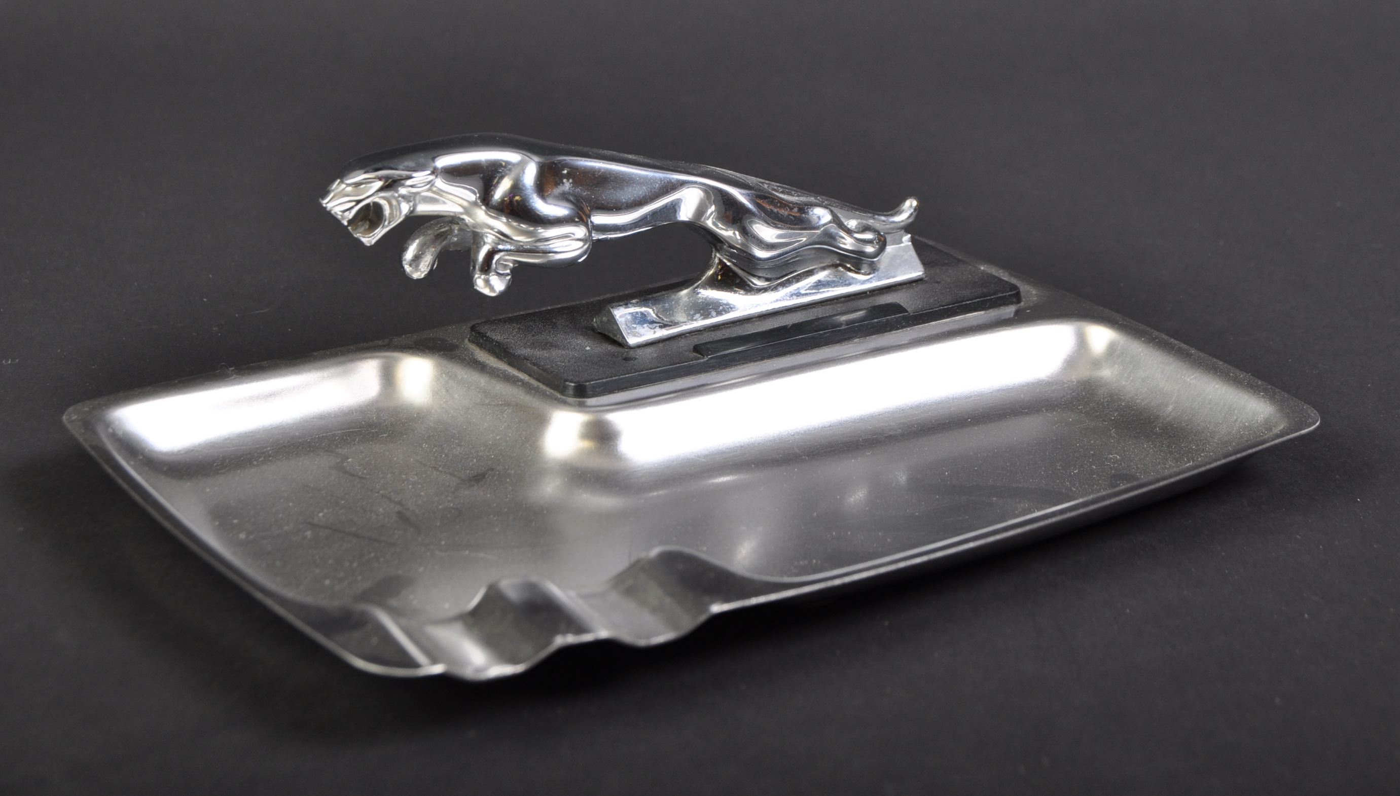 JAGUAR - STAINLESS STEEL ASHTRAY WITH LEAPER MASCOT