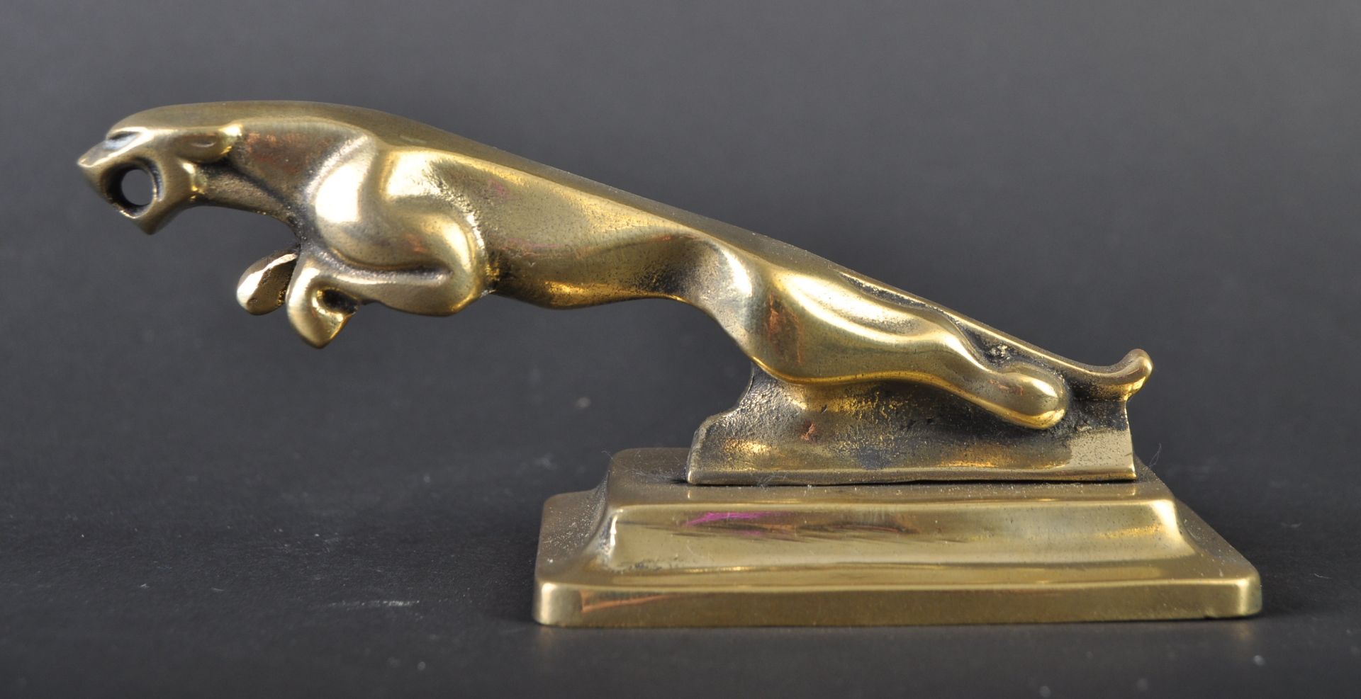 JAGUAR MASCOT - ORNAMENTAL LEAPER ON BRASS BASE - Bild 3 aus 4