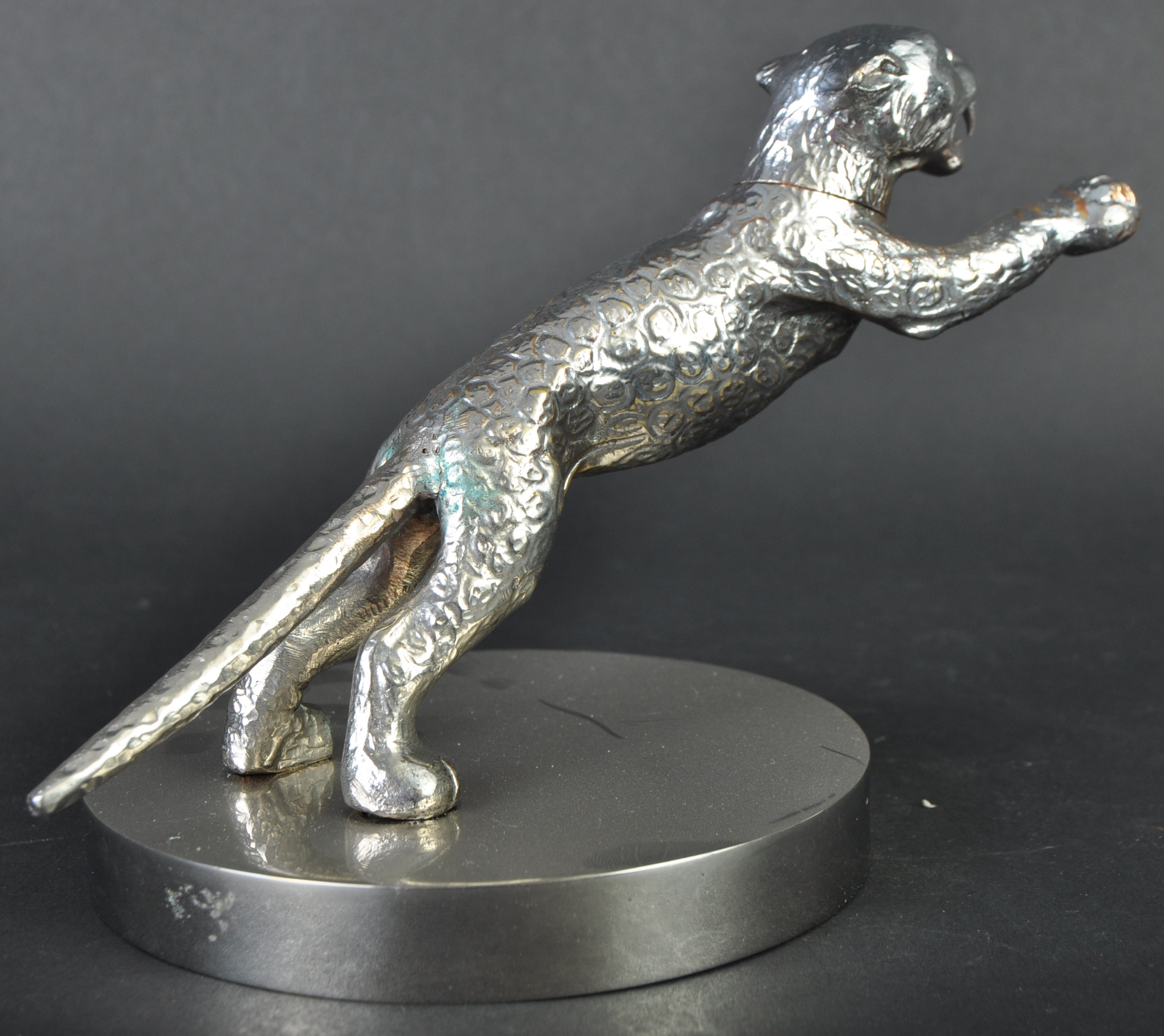 ORIGINAL VINTAGE 1930S DESMO LEAPING CAT CAR MASCOT - Image 2 of 5