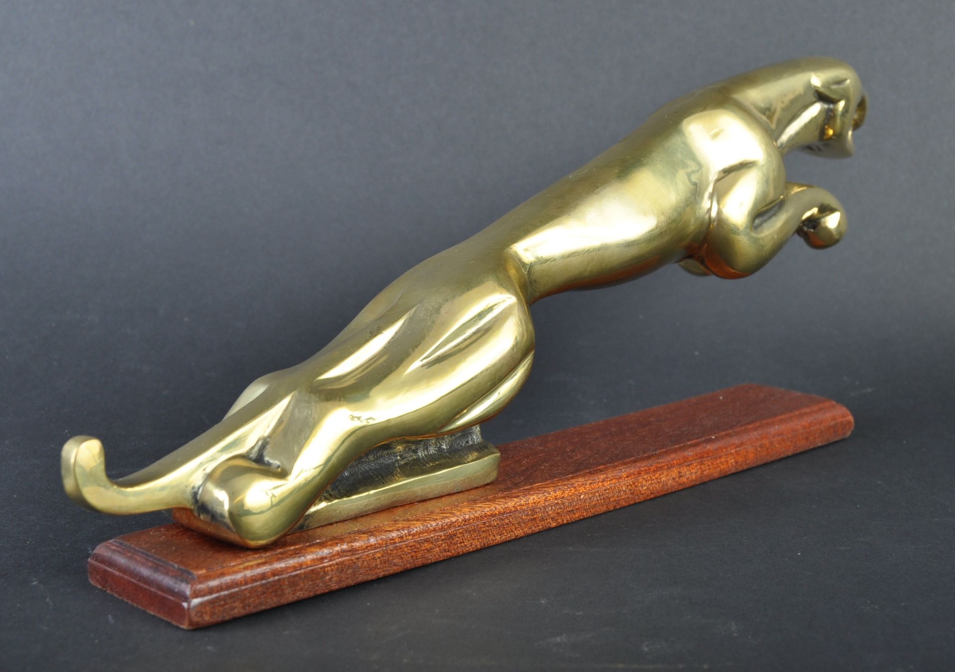 JAGUAR - LARGE VINTAGE BRASS JAGUAR LEAPER MASCOT - Image 2 of 5