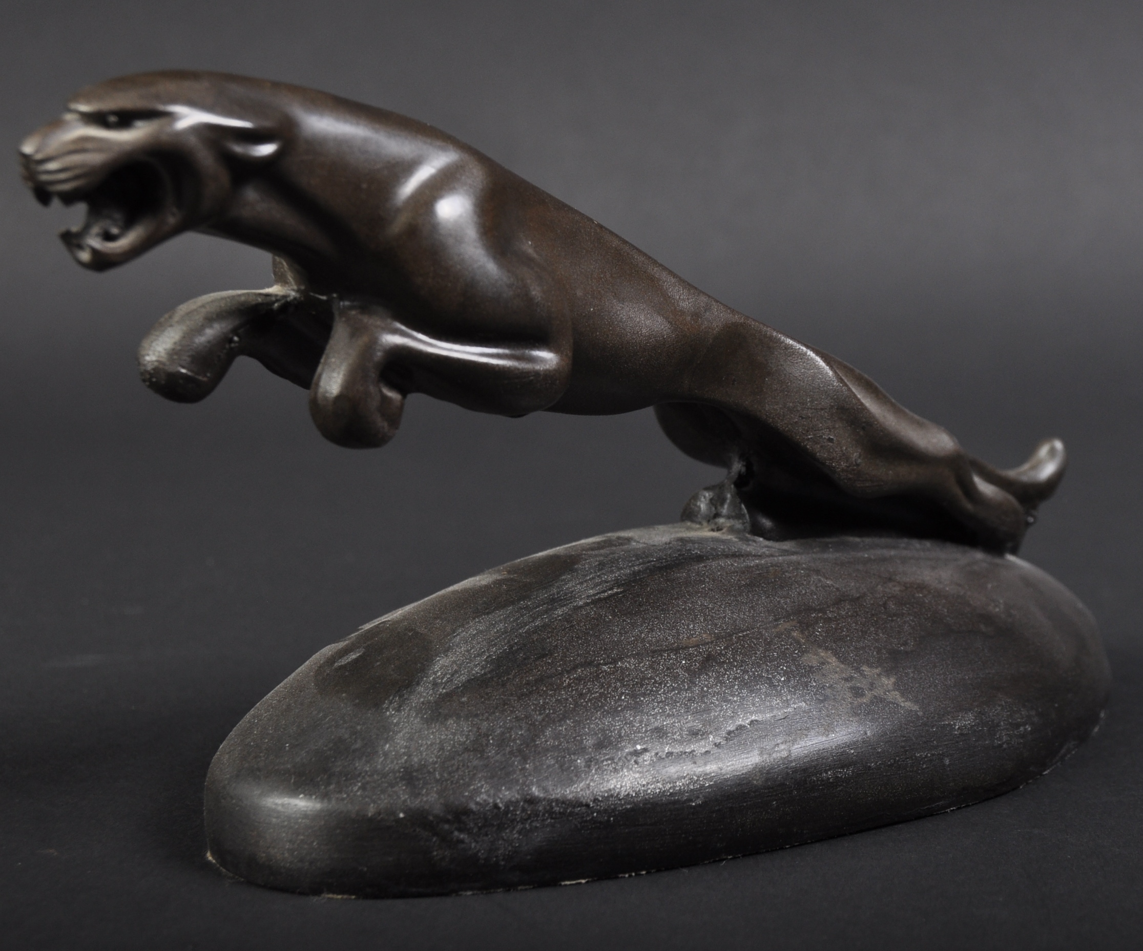 JAGUAR MASCOT - UNUSUAL 20TH CENTURY BRONZE VINTAGE LEAPER