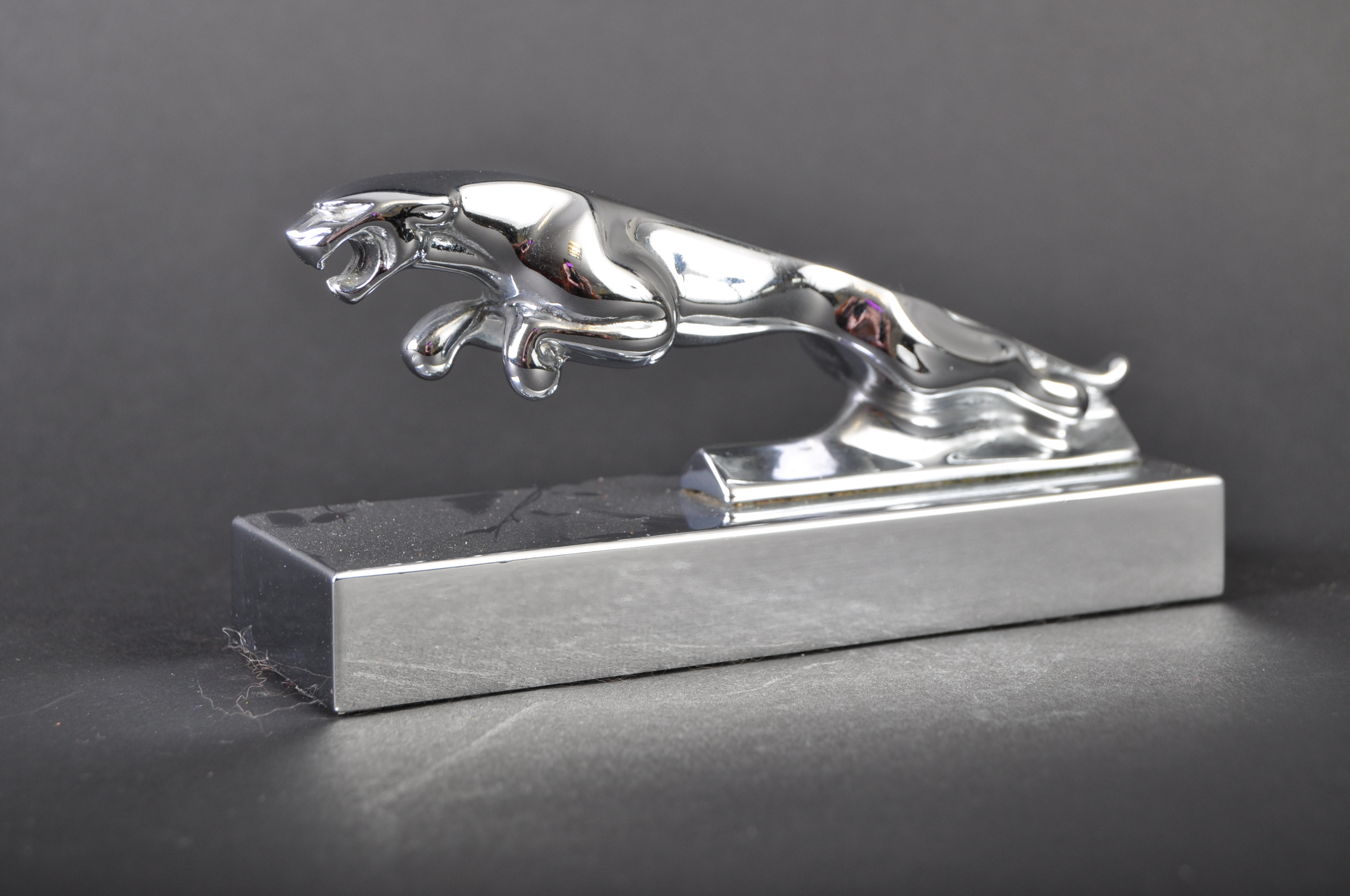 JAGUAR - ORIGINAL LEAPER MASCOT DESKTOP PAPERWEIGHT