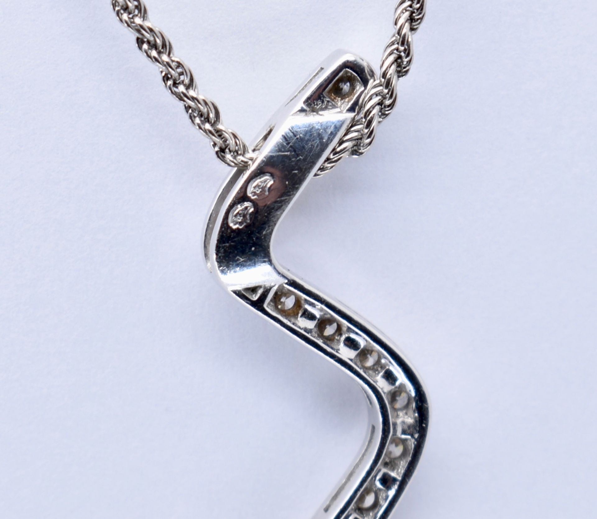 FRENCH 18CT GOLD AND DIAMOND PENDANT & NECKLACE - Image 3 of 4