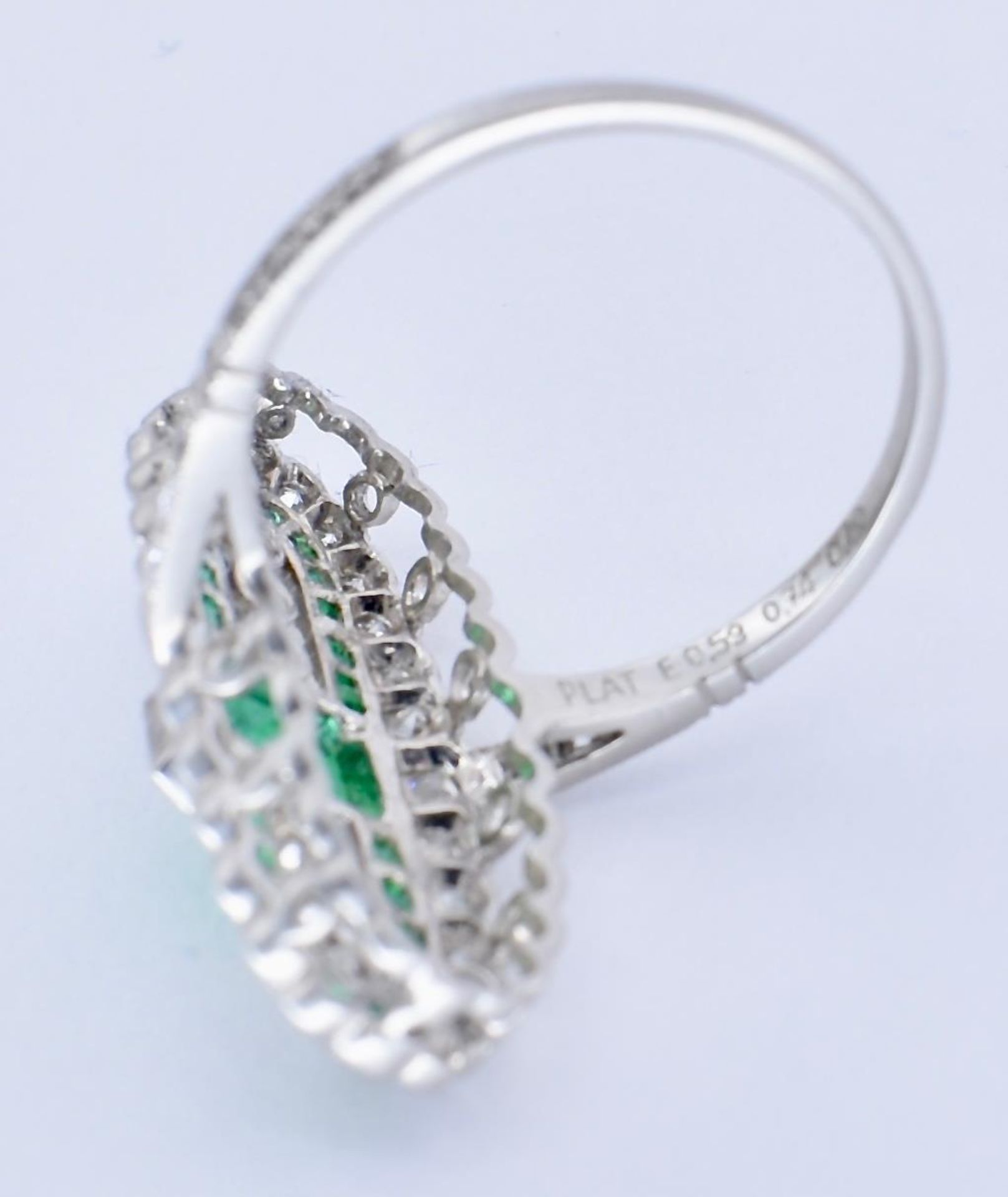 PLATINUM EMERALD & DIAMOND PANEL RING - Image 7 of 9