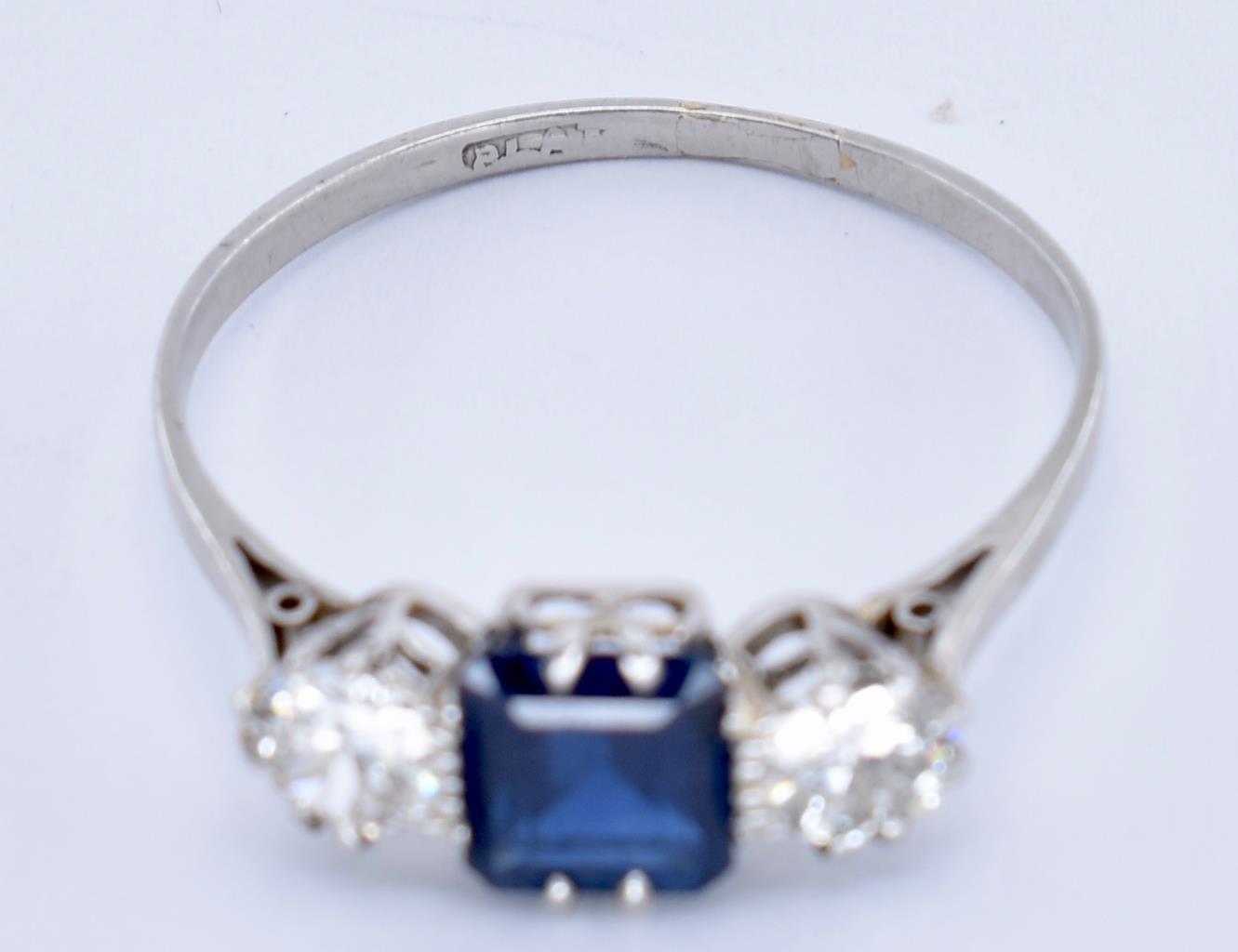 PLATINUM & 18CT GOLD SAPPHIRE AND DIAMOND 3 STONE RING - Image 6 of 6