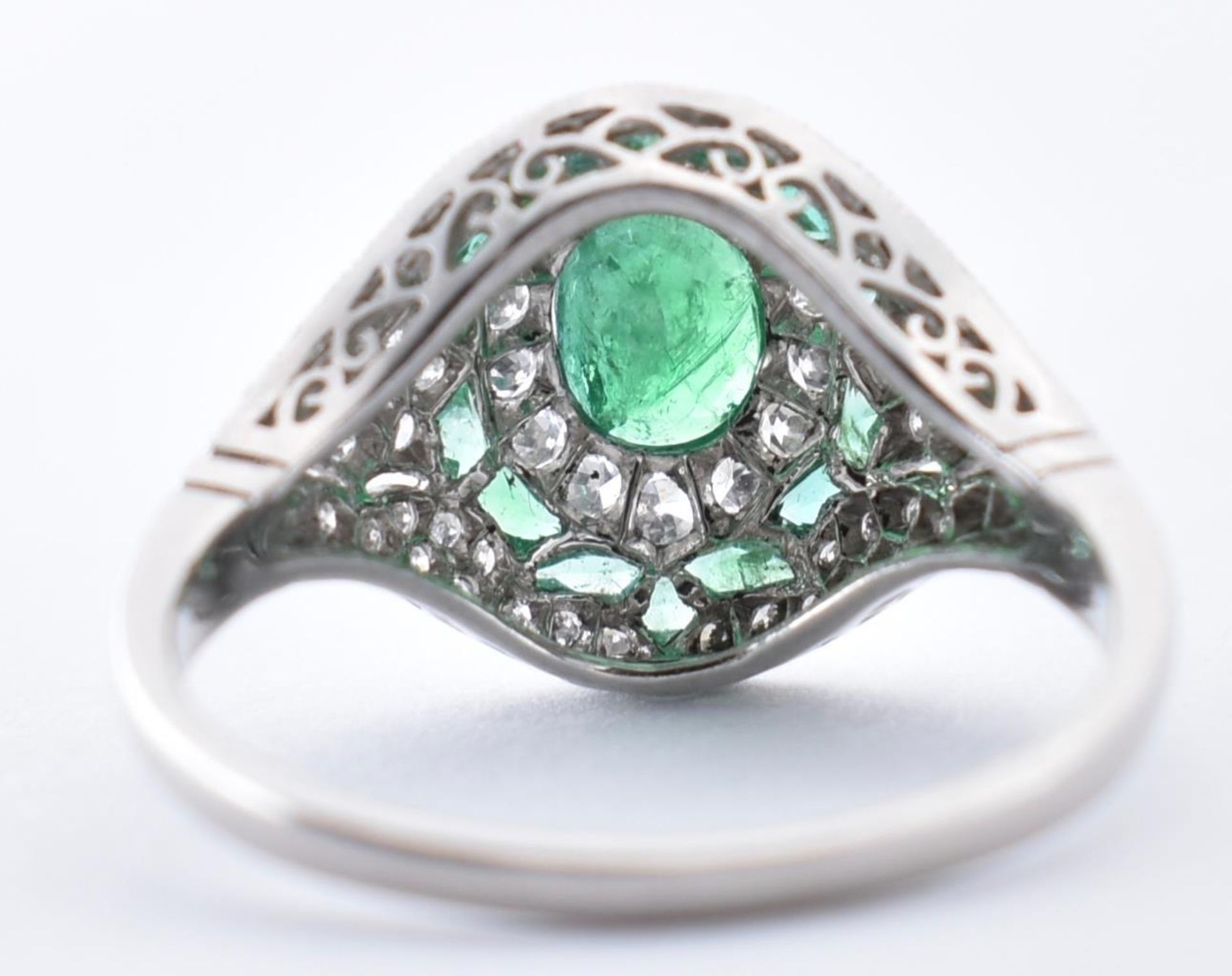 18CT WHITE GOLD, EMERALD AND DIAMOND RING - Image 6 of 6