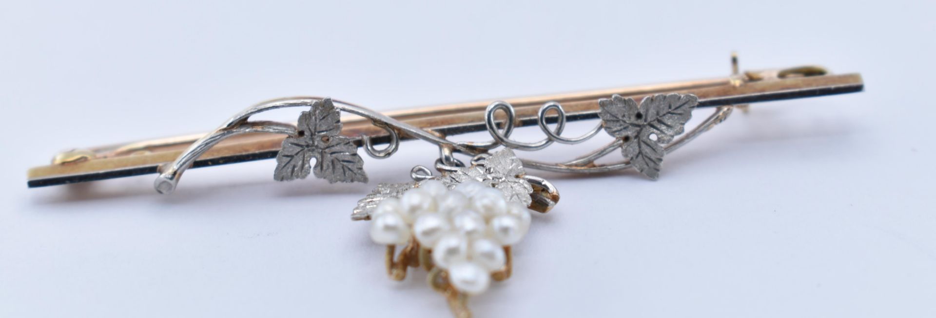 15CT GOLD PLATINUM AND PEARL BAR BROOCH - Image 2 of 6