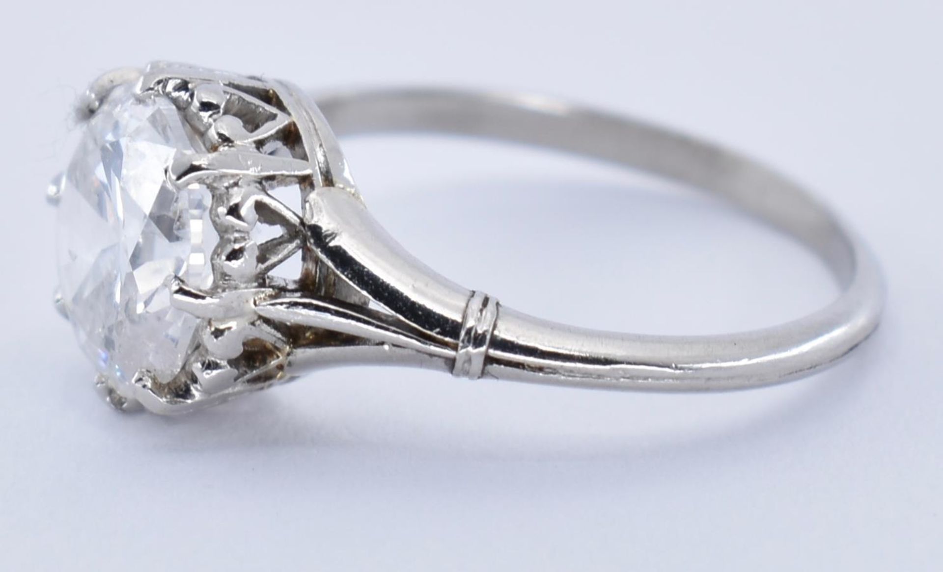 PLATINUM AND DIAMOND SOLITAIRE RING - Image 4 of 4