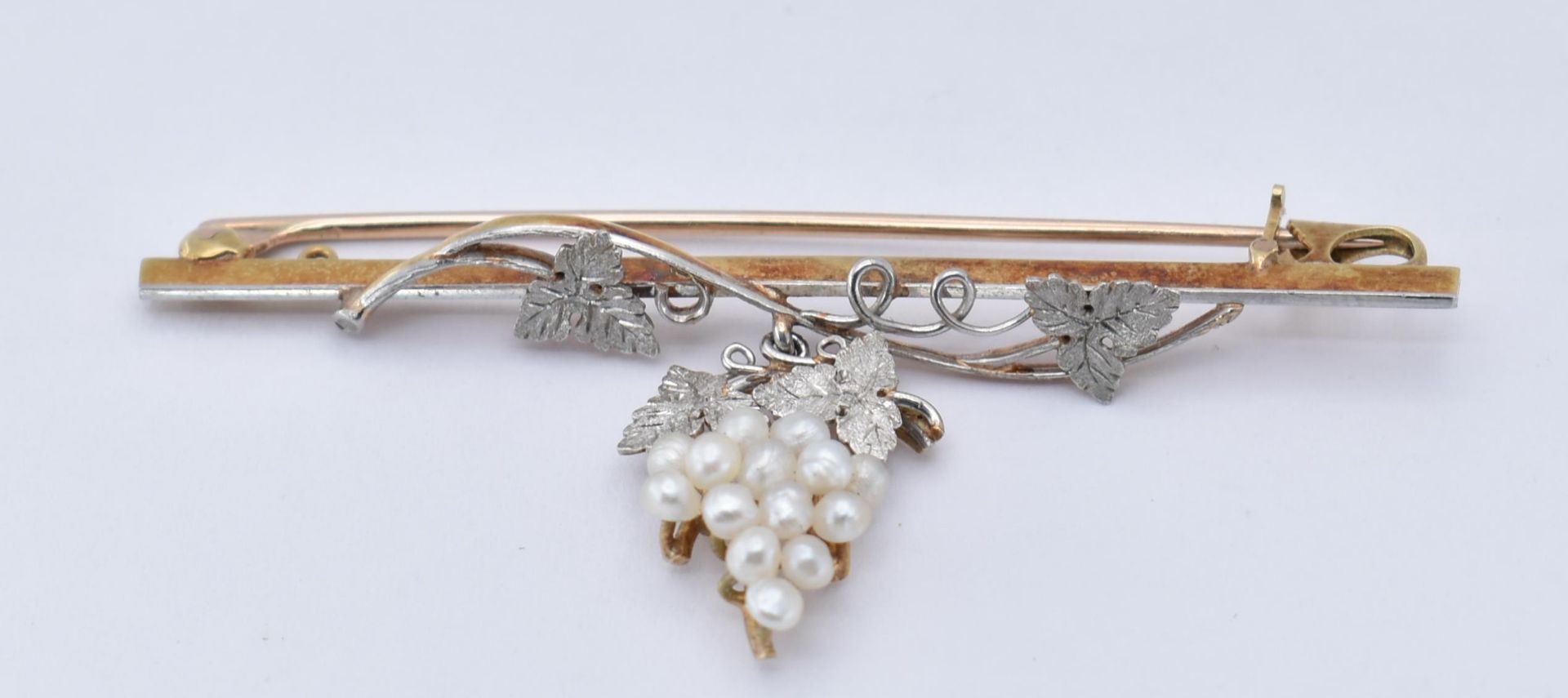 15CT GOLD PLATINUM AND PEARL BAR BROOCH - Image 6 of 6