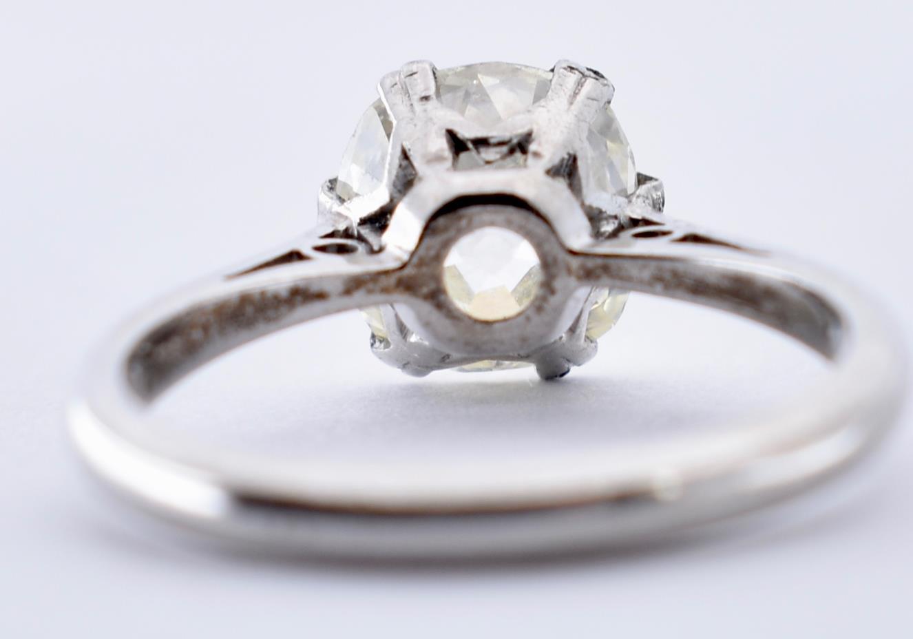 18CT WHITE GOLD AND DIAMOND SOLITAIRE RING - Image 3 of 6