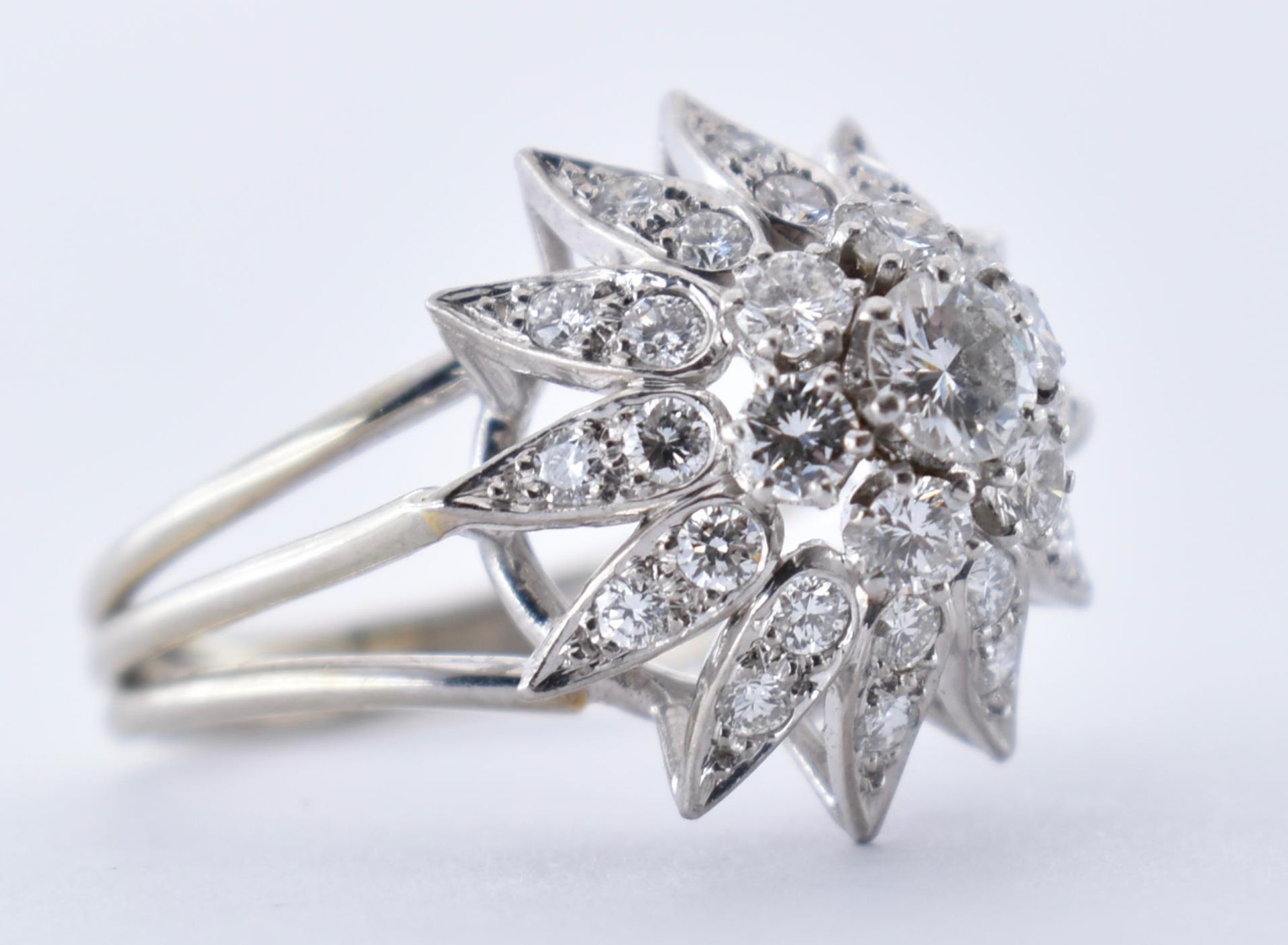 FRENCH WHITE GOLD & DIAMOND CLUSTER RING - Image 5 of 8