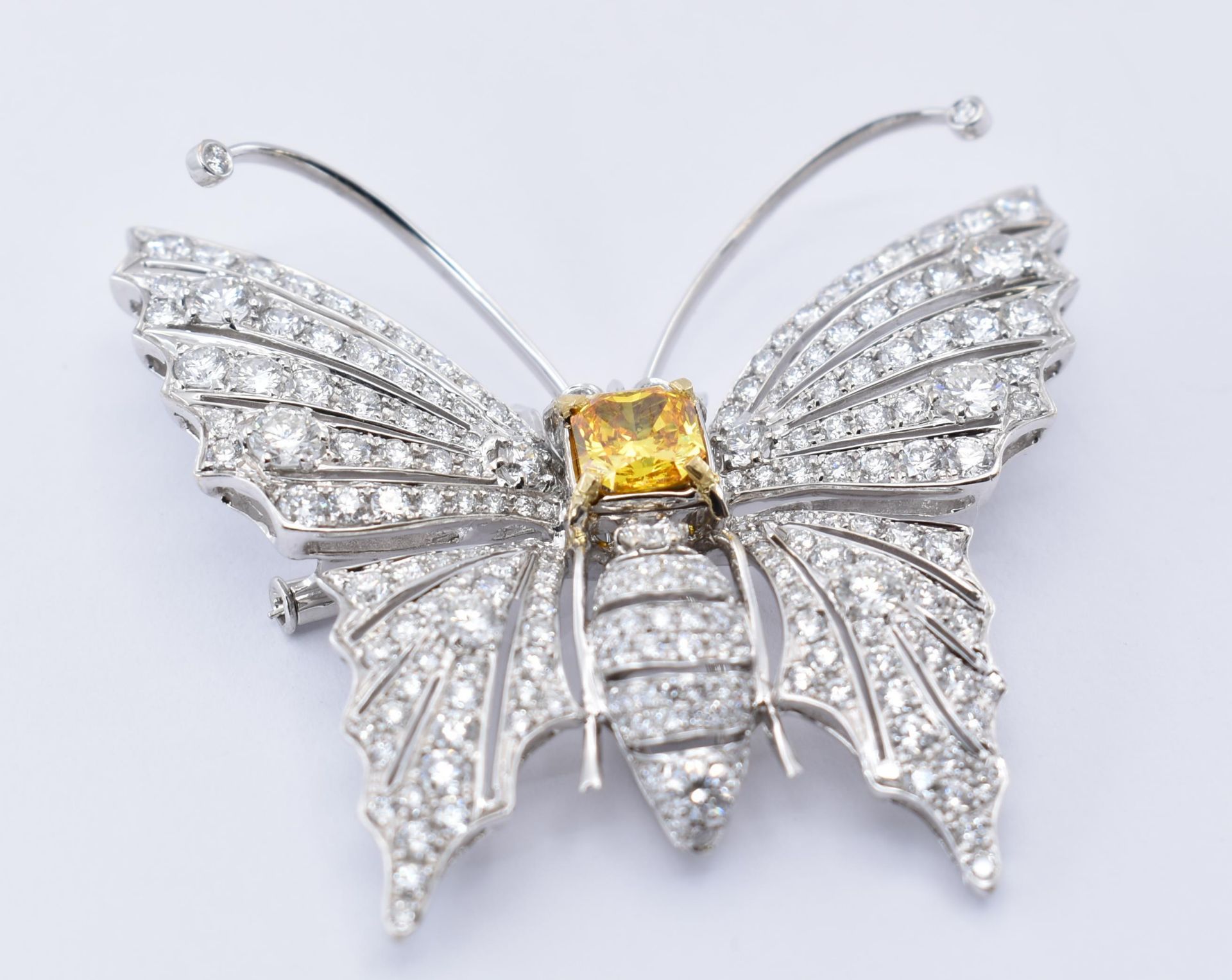 18CT GOLD & YELLOW DIAMOND BUTTERFLY PIN BROOCH - Image 2 of 7