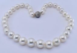 18CT WHITE GOLD DIAMOND & PEARL COLLAR NECKLACE