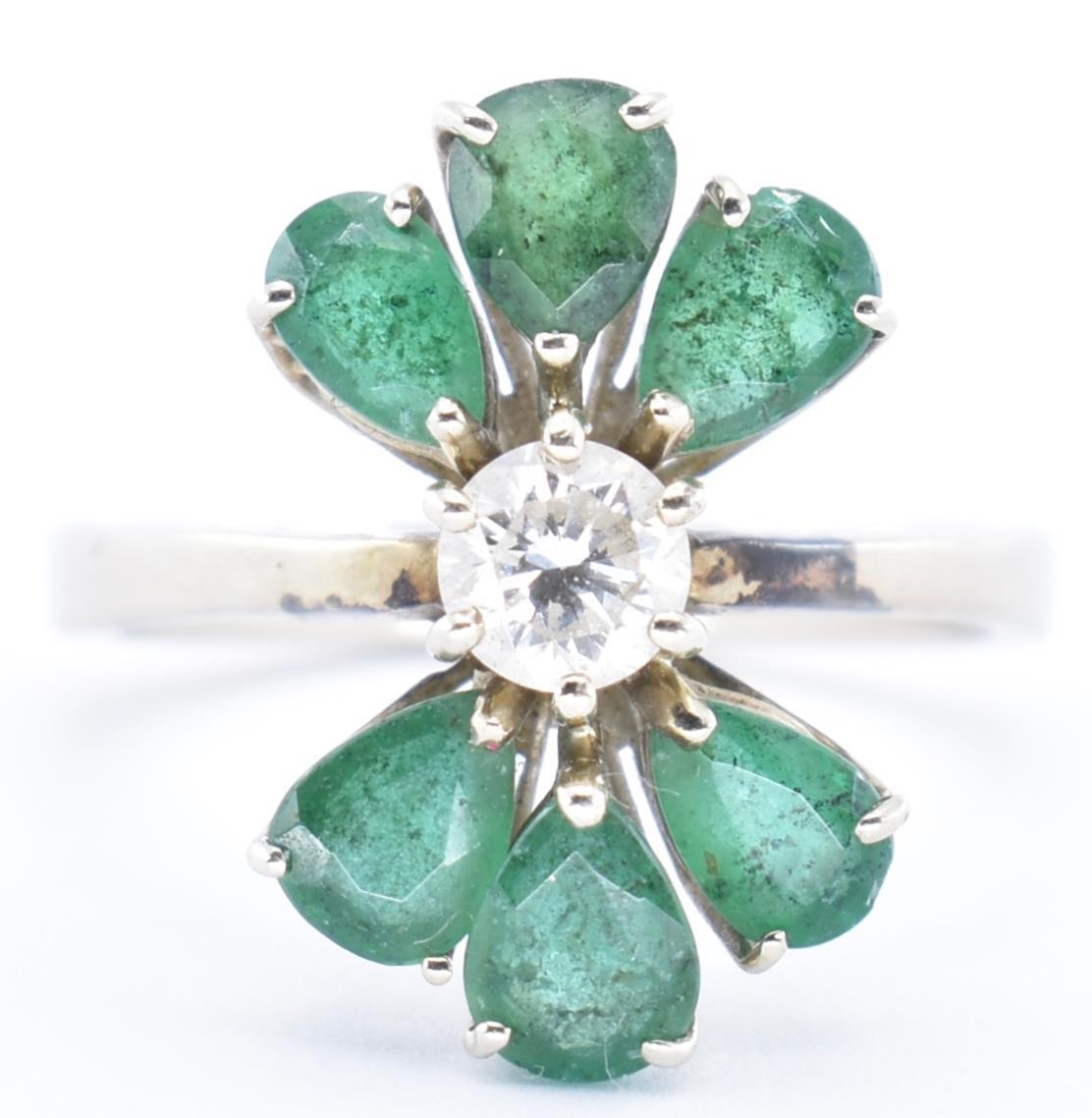 AN 18CT GOLD EMERALD AND DIAMOND CLUSTER RING - Image 6 of 6