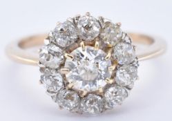 AN 18CT GOLD AND DIAMOND CLUSTER RING