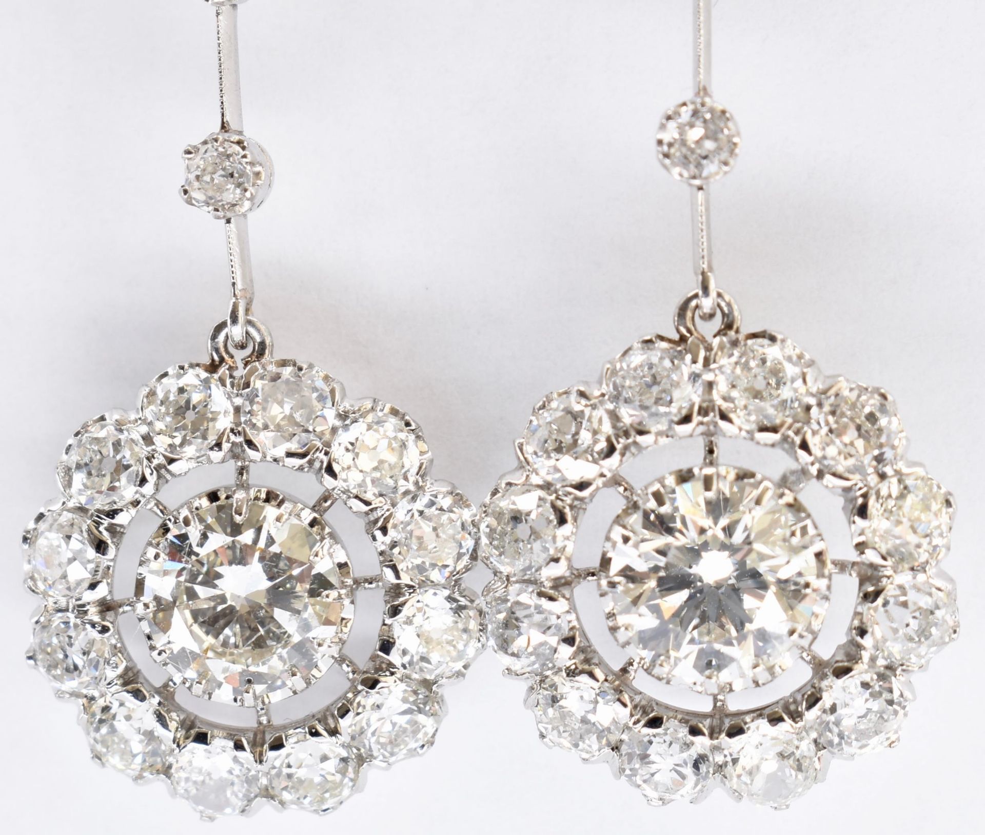 18CT GOLD PLATINUM DIAMOND DROP CLUSTER EARRINGS - Image 2 of 6