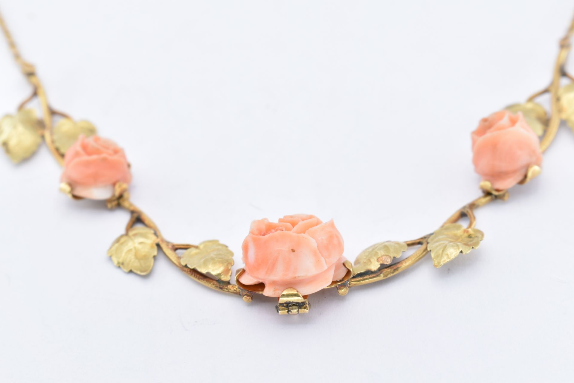 FRENCH ART NOUVEAU 18CT GOLD CARVED CORAL GARLAND NECKLACE - Image 7 of 9