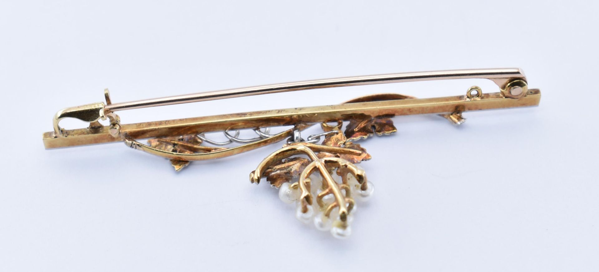 15CT GOLD PLATINUM AND PEARL BAR BROOCH - Image 3 of 6