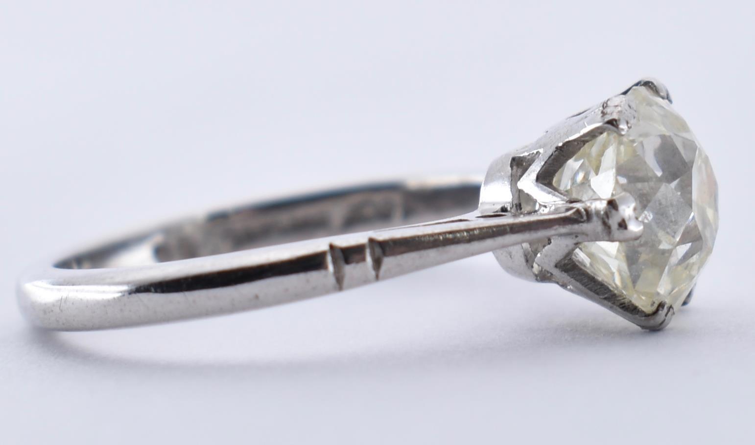 18CT WHITE GOLD AND DIAMOND SOLITAIRE RING - Image 2 of 6
