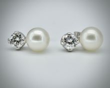 A PAIR OF HALLMARKED 18CT GOLD AND PEARL DIAMOND EARRINGS