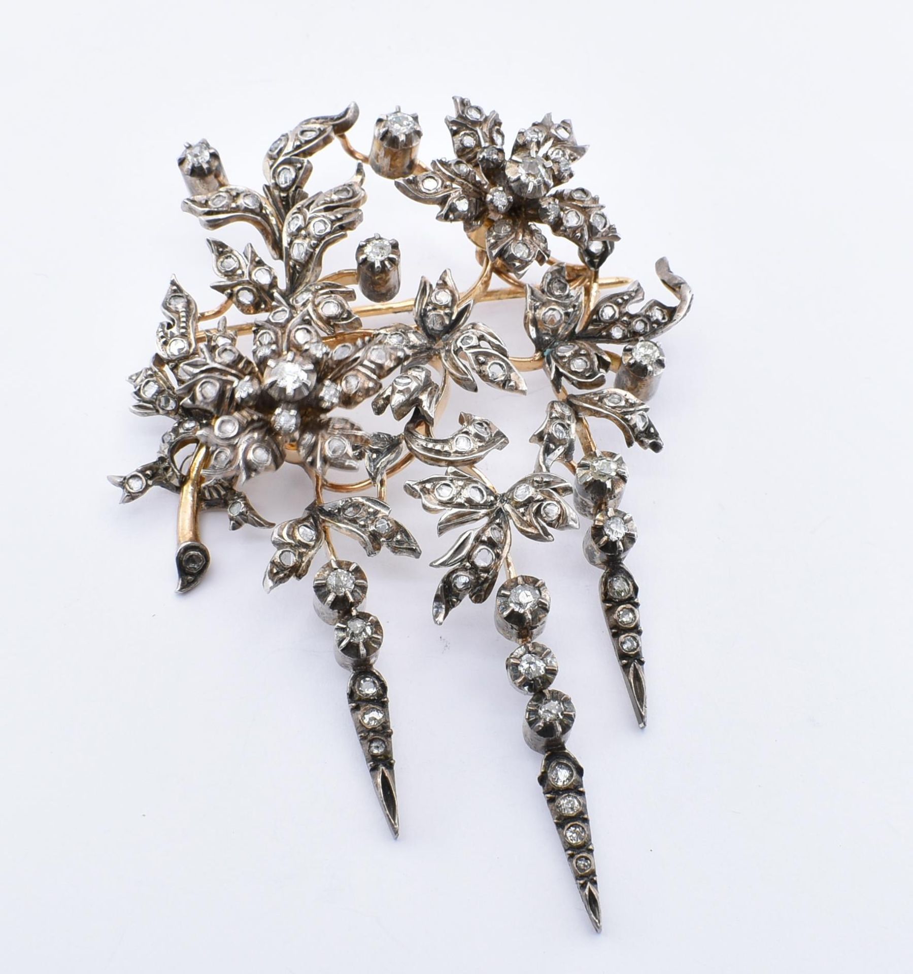 19TH CENTURY 18CT GOLD & SILVER EN TREMBLANT BROOCH