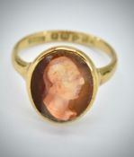 A HALLMARKED ANTIQUE AGATE CAMEO RING