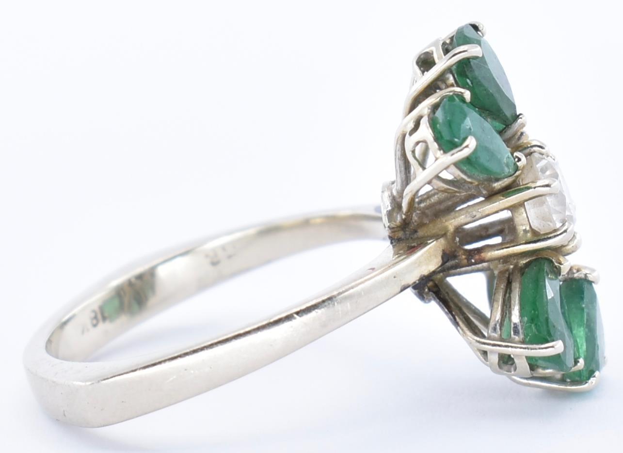 AN 18CT GOLD EMERALD AND DIAMOND CLUSTER RING - Image 2 of 6