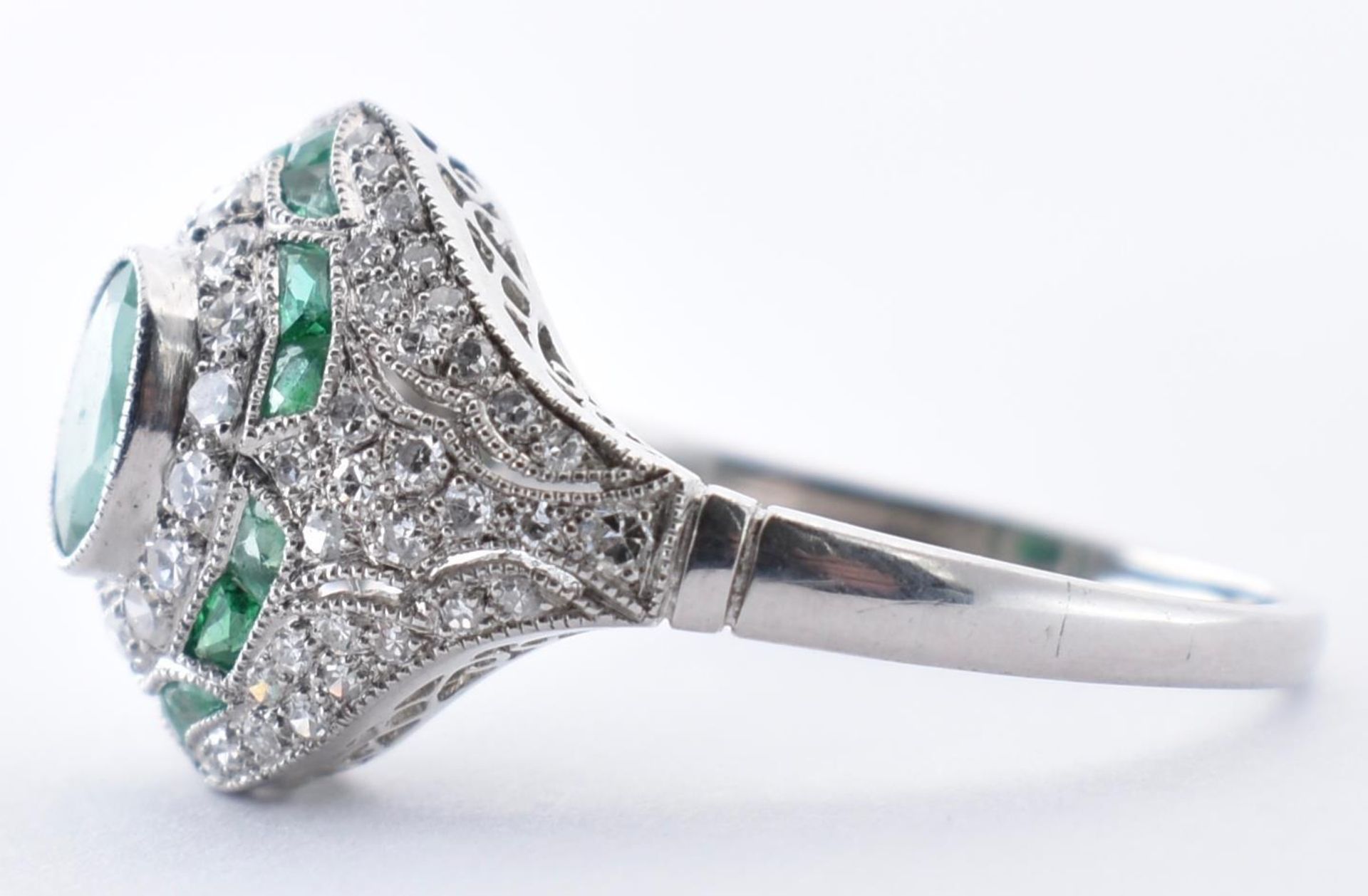 18CT WHITE GOLD, EMERALD AND DIAMOND RING - Image 5 of 6