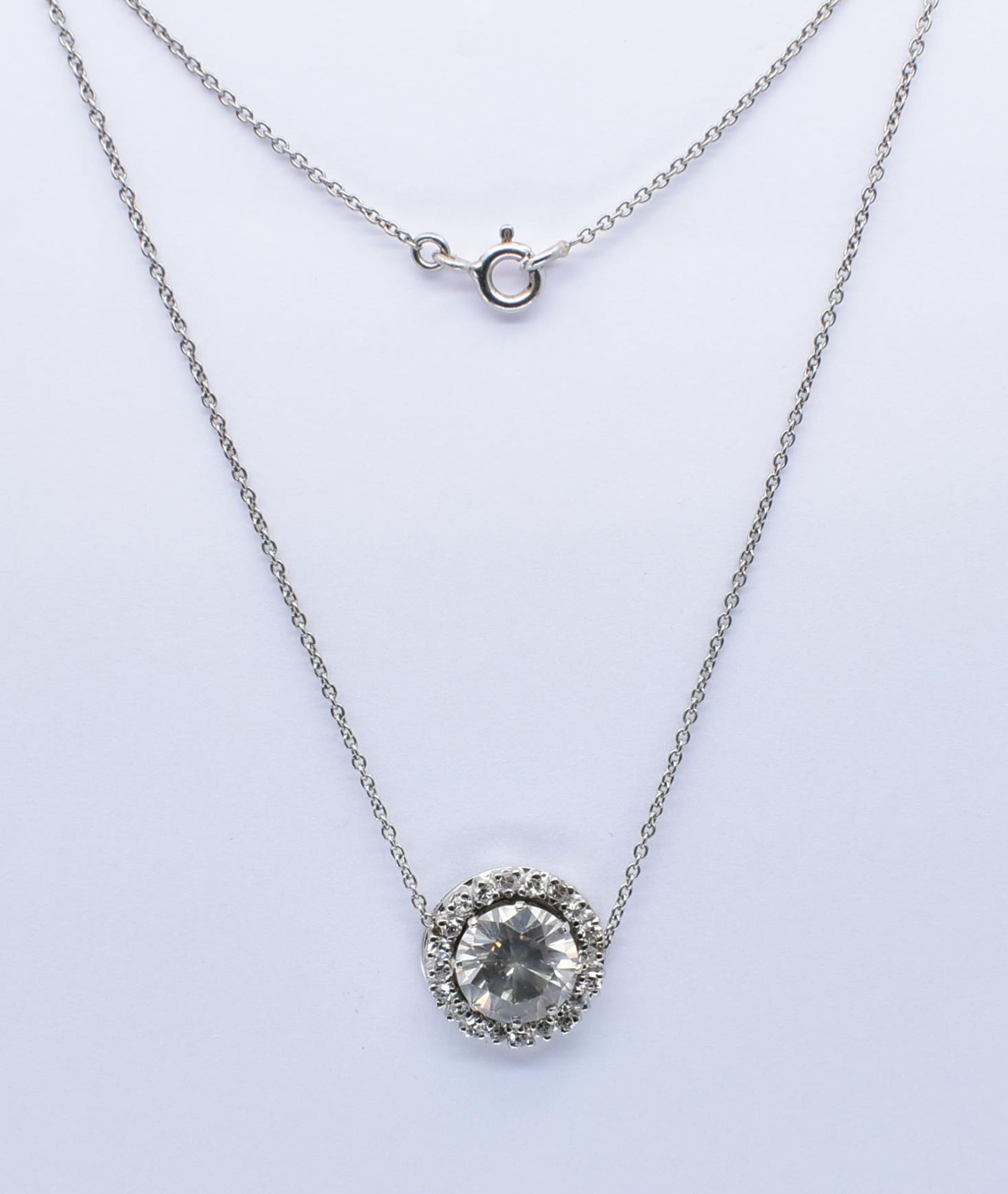 FRENCH 18CT WHITE GOLD AND DIAMOND CLUSTER PENDANT - Image 4 of 6