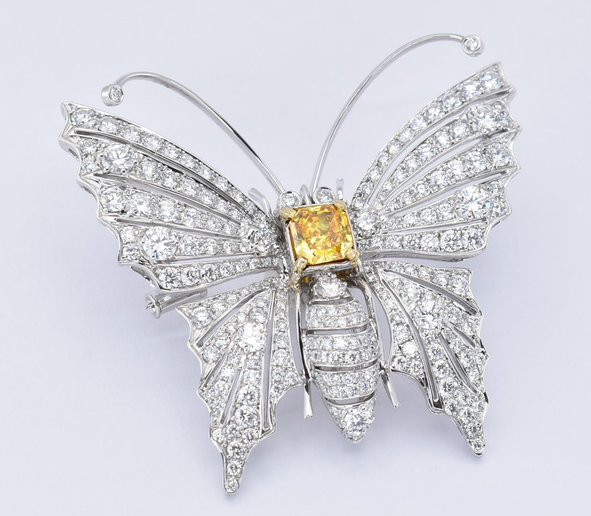 18CT GOLD & YELLOW DIAMOND BUTTERFLY PIN BROOCH - Image 4 of 7