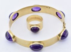 A 14CT GOLD AND AMETHYST BANGLE AND RING SUITE