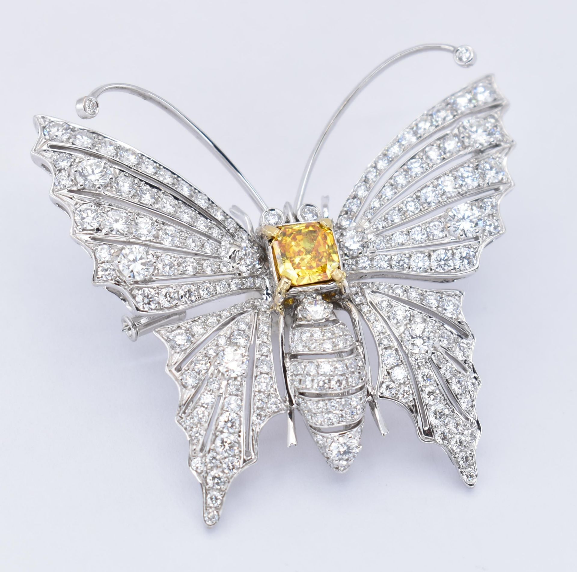 18CT GOLD & YELLOW DIAMOND BUTTERFLY PIN BROOCH