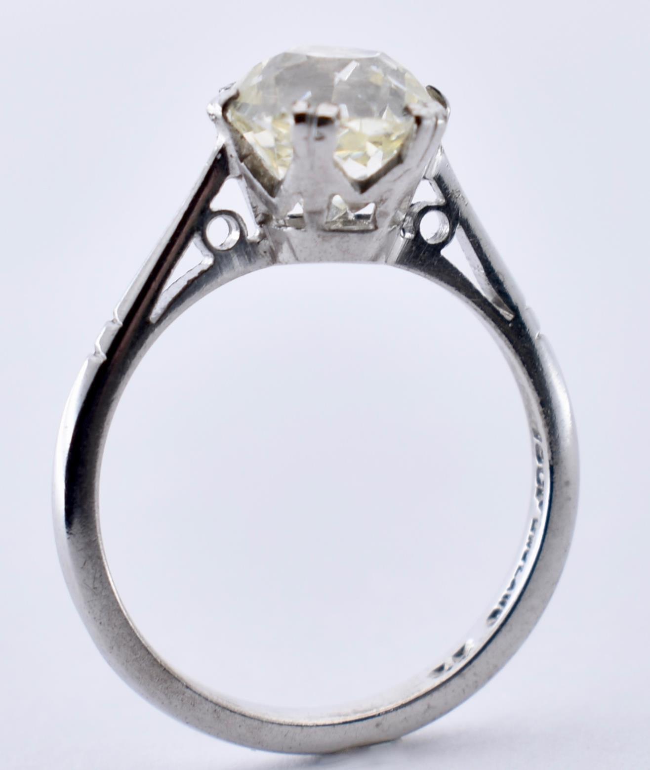 18CT WHITE GOLD AND DIAMOND SOLITAIRE RING - Image 6 of 6