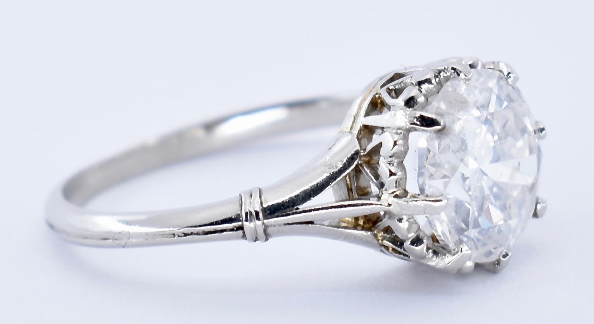 PLATINUM AND DIAMOND SOLITAIRE RING - Image 2 of 4